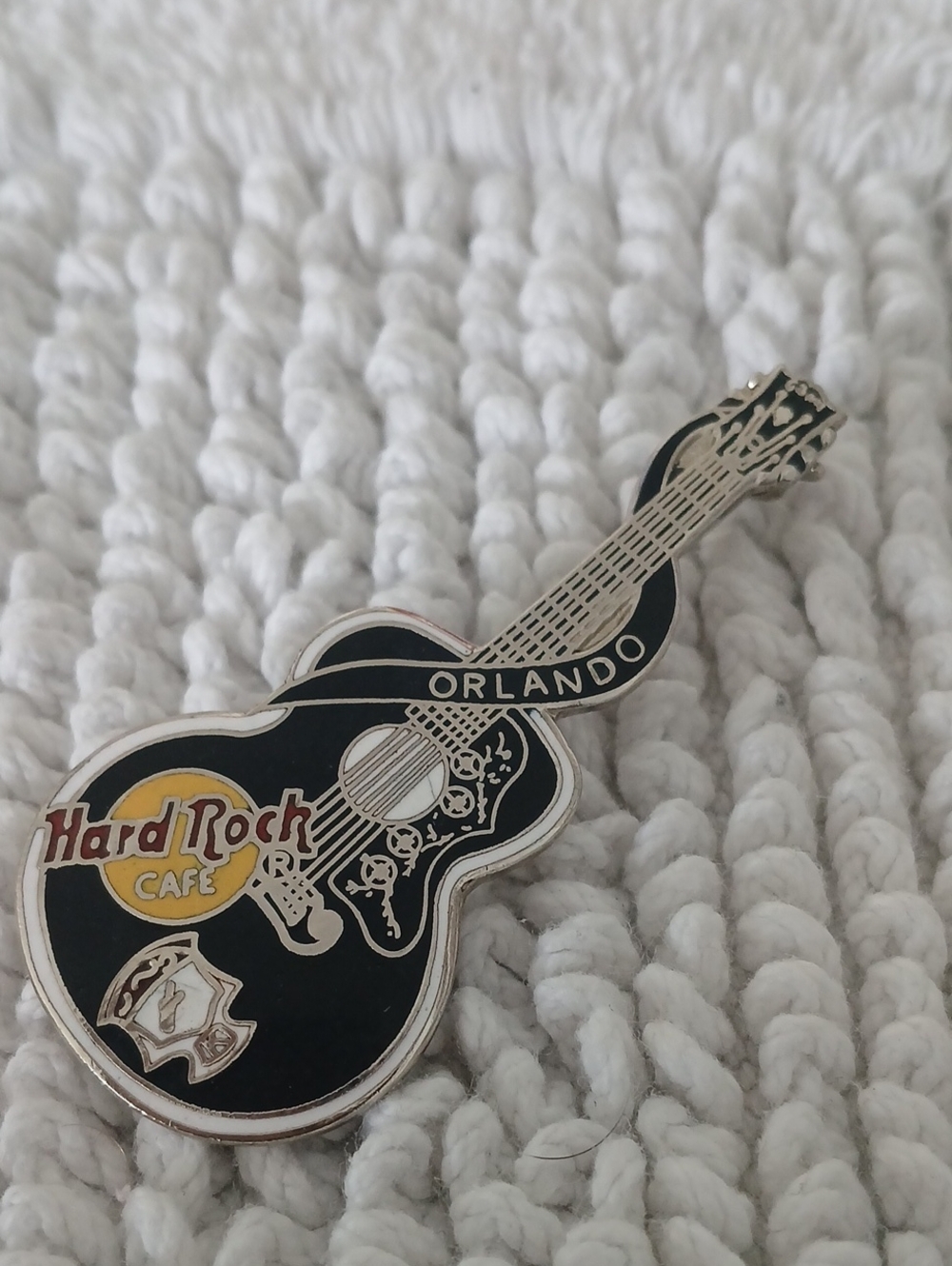 Hard Rock Cafe Orlando Black Guitar Pin - Men's Accessory